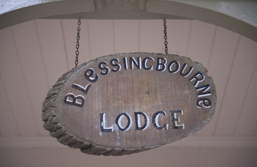 Fivemiletown Cabaña | Cuento de hadas 5 Star Gate Lodge en Country Estate