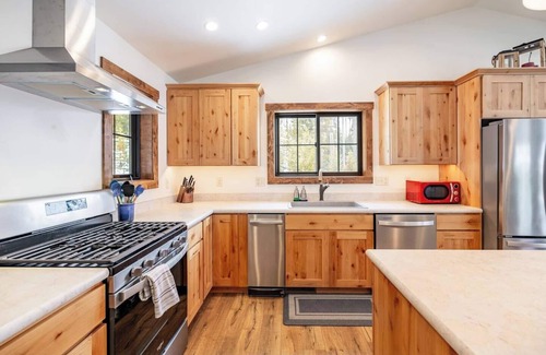 Georgetown Cabina | Fall at Georgetown Lake; Views & Mountains