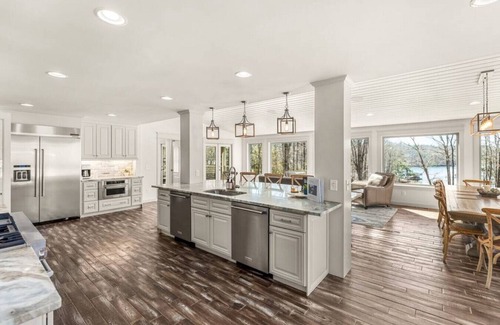 Flowery Branch Apartamento | Lakefront, Farm Animals, Swim, Kayaks, Sauna, Gym
