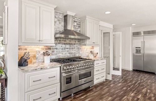 Flowery Branch Apartamento | Lakefront, Farm Animals, Swim, Kayaks, Sauna, Gym