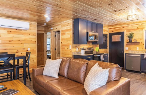 Paradise Cabina | Fall Colors & Cozy Nights on Lake Superior
