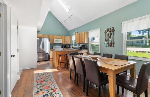 Paw Paw Lake Casa | Fall Colors, Lake Front, Hot Tub, Game Room, Kayak/SUPs, Firepit, Pet Friendly