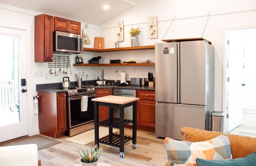 Campton Cabina | Fall Colors - Secluded - Hot Tub - Pet Friendly - Fire Pit - 6 Minutes to Gorge