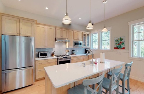 Leland Casa | Nueva casa hermosa de 5 dormitorios en Leland Village