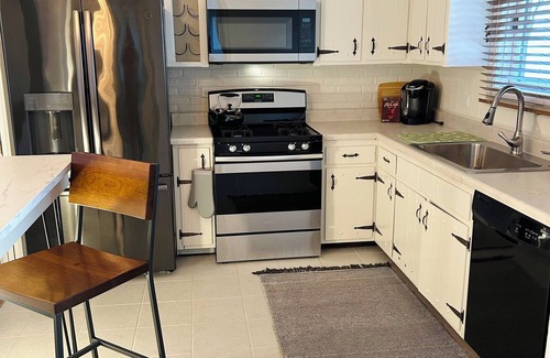 Lake Forest Casa | Fall Escape Near Naval Base & Beach