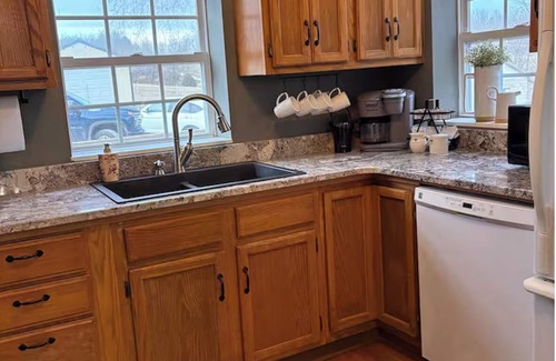 Aldrich Cabaña | Fall Foliage! Serenity Cottage on Stockton Lake. Walk to water Game Room Hot tub