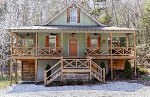 Lakemont Casa | Fall Folliage Mountain Cabin, River Front, Firepit