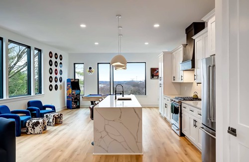 Hurwood Heights Casa | Casas Dobles: Jacuzzi, Azotea, Juegos, Nashville