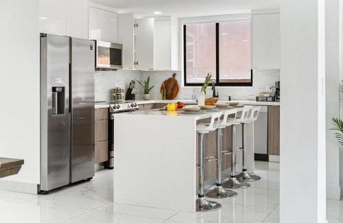 Olympia Heights Casa | Fall Sale! 4 BR - Private Pool, Grill, Soaking Tub, Near Coral Gables & MIA Airport