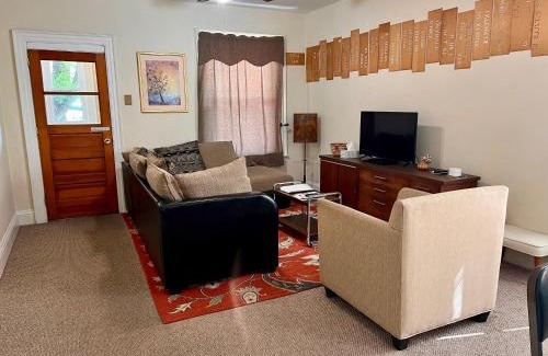 Downtown Niagara Falls Casa | Falls Retreat - Walk to the Falls, the Casino and all Downtown Restaurants - Across from the Aquarium