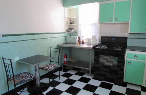 Downtown Niagara Falls Casa | Falls Retreat - Walk to the Falls, the Casino and all Downtown Restaurants - Across from the Aquarium