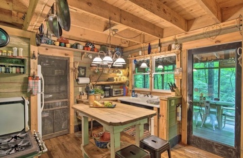 Chatsworth Cabina | Falls View Cabin at Dennis Mill on designated trout stream.