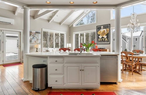 Falmouth Foreside Casa | Falmouth Foreside, four bedrooms, heated pool, sauna and air conditioning