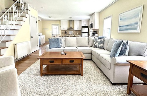 Teaticket Casa | Falmouth Retreat Near Beaches, Golf Courses, Restaurants, Shopping and all the Cape Offers