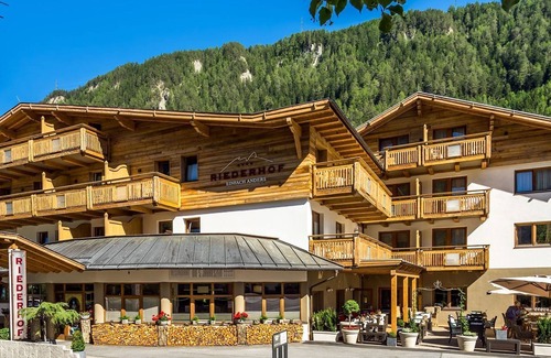 Ried im Oberinntal Casa | Familienzimmer Harmonie - Hotel Riederhof Gmbh & Co KG