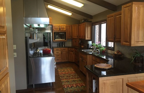 Blountville Casa | Cerca de BMS ~ Lago y río South Holston ~ Acceso al campo de golf ~ Ubicación central