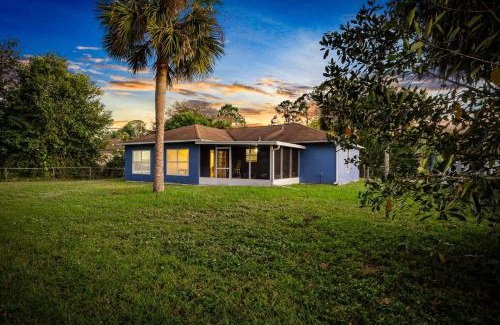 Palm Bay Casa | Families and large groups, with TVs in every room