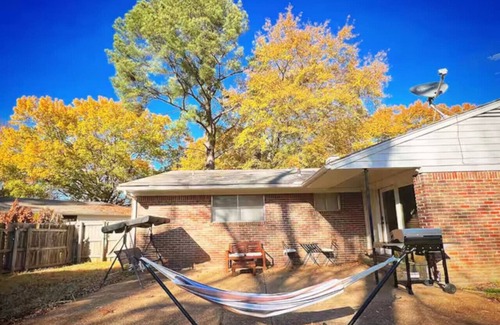 East Memphis Casa | Family 4BR Home Memphis BBQ, Yard, Games
