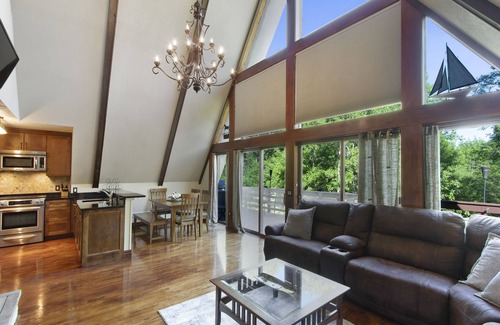Saratoga Springs Casa | Family and Dog Friendly Home near historic racetrack and downtown w/ a fire pit.