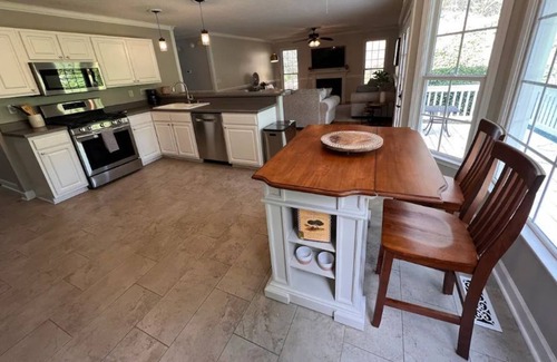 Royal Pines Casa | Family and friends forest getaway close to DT