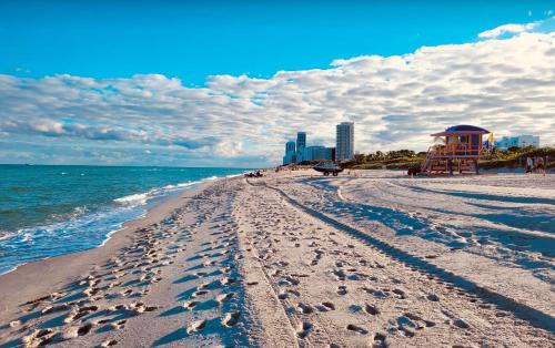 North Beach Apartamento | Family and Pet-Friendly Miami Beach Suite Beside Oceanside Park & Bark Beach