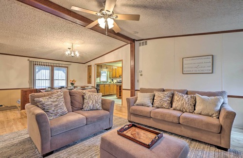 Lebanon Apartamento | Family Apartment w/ Fireplace & Front Porch!