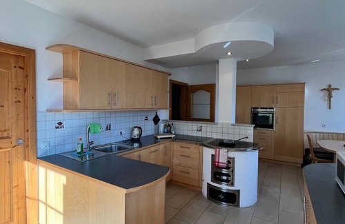 Kurtatsch an der Weinstraße Casa | Family apartment with playground and terrace surrounded by vineyards