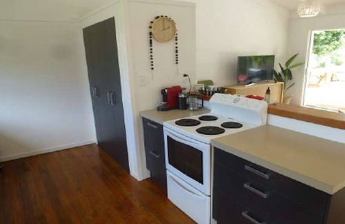 Whangamata Casa | Casa familiar en la playa con embarcadero privado y piscina spa