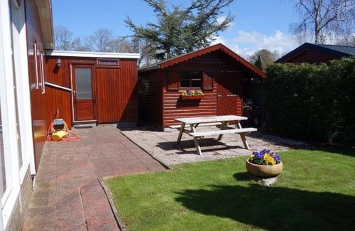 Sint Maartensvlotbrug Casa | Family bungalow near the beach and sea.