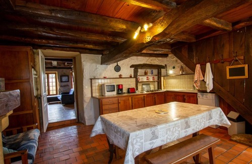 Saint-Front-la-Riviere Cabaña | Casa rural familiar con WiFi cerca de Brantôme