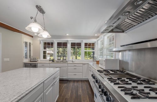 Leavenworth Casa | Cabaña familiar con bañera de hidromasaje, piscina privada, WiFi, TV por cable y espacio para todos