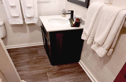 Wilmington Chalet De Esquí | Family Chalet with fireplace under Pine trees