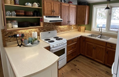 Otter Lake Cabaña | Family Cottage *Pet Friendly *West Exposure *2hrs North of TO *Close to Trails