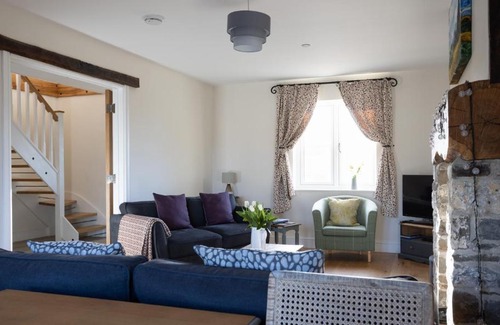 Llandovery Casa | Family Country Cottage with Stunning Mountain Views