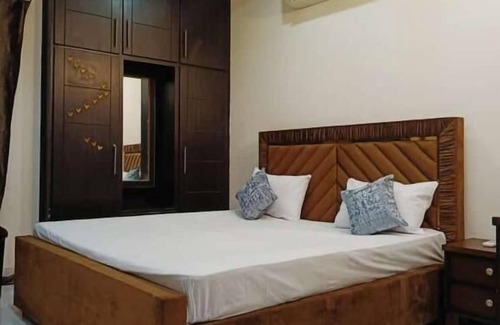 Lahore Hotel | Family couple Hotel