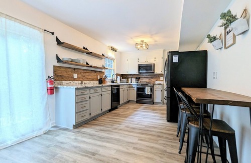 Charlotte Casa | Family & Dog Friendly 4B-Home with Fenced Backyard