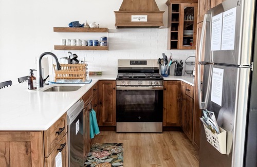 Sunapee Cabaña | Family & Dog-Friendly Lakeside Retreat 15-min to Mount Sunapee