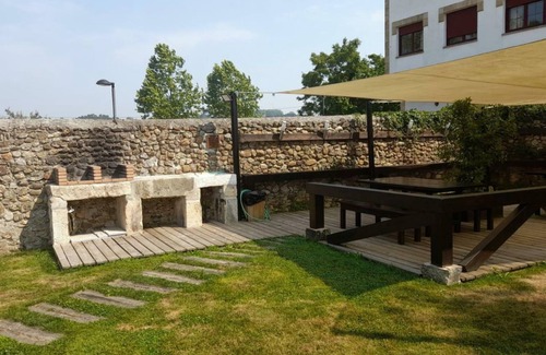 Villaverde de Pontones Apartamento | Apartamento familiar (adaptado para minusválidos) con jardín privado y vistas