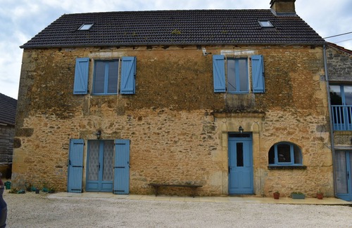 Marquay Casa | Family Farmhouse with Pool Sleeps 8 near Sarlat