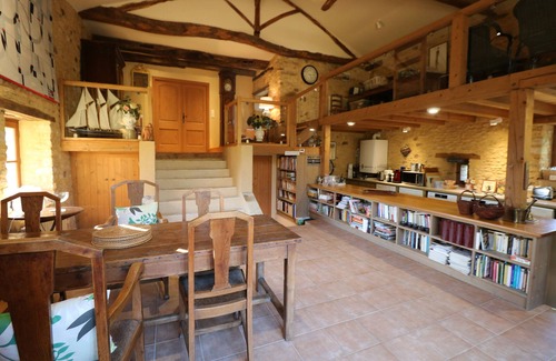 Saint-Germain-de-Belves Casa | Family house & renovated barn with private pool in the heart of the Périgord Noir