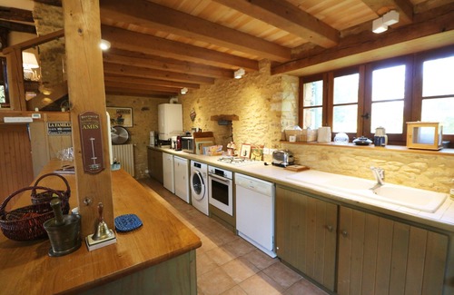 Saint-Germain-de-Belves Casa | Family house & renovated barn with private pool in the heart of the Périgord Noir