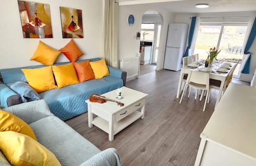 Port Talbot Casa | Family-friendly beach house | Parking & garden
