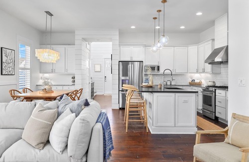 Jacksonville Beach Casa | Family-Friendly Luxe Home with Heated Pool & Games