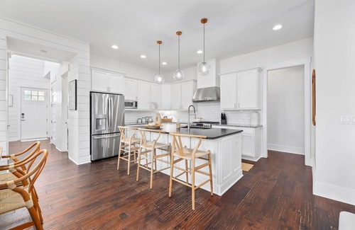 Jacksonville Beach Casa | Family-Friendly Luxe Home with Heated Pool & Games
