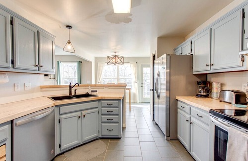 Thompson's Station Apartamento | Vacation 'N the Station: espaciosa, acogedora, casa 3br.