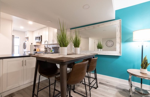 Westlake Village Apartamento | Family friendly in the heart of Westlake Village! King beds, workstation,printer