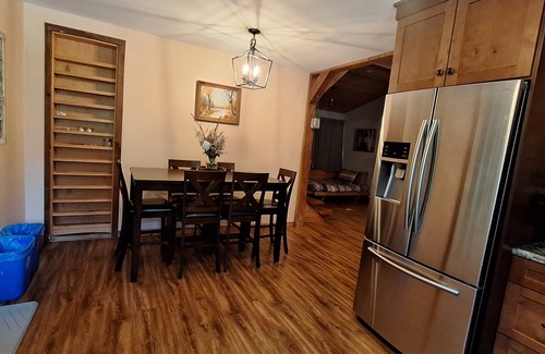 Nelson Casa | Family friendly 2 bdrm/ 3 bed home mins from sandy beaches and downtown Nelson!
