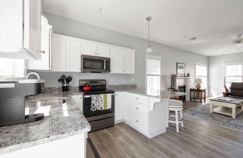 Arundel Casa | Family friendly 2-bedroom/2 bathroom house in Arundel with free WiFi, pool & gym