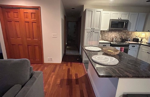 Arcadia Casa | Family friendly 2 br house with lake view, 3 min drive to beach