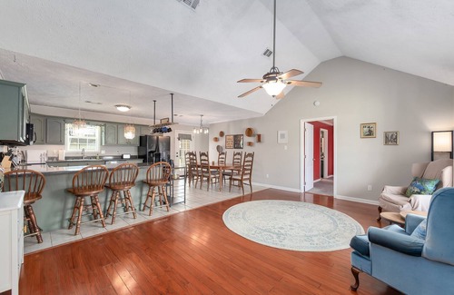 Bells Casa | Family-Friendly 3BR Stay with EV Charger & BBQ